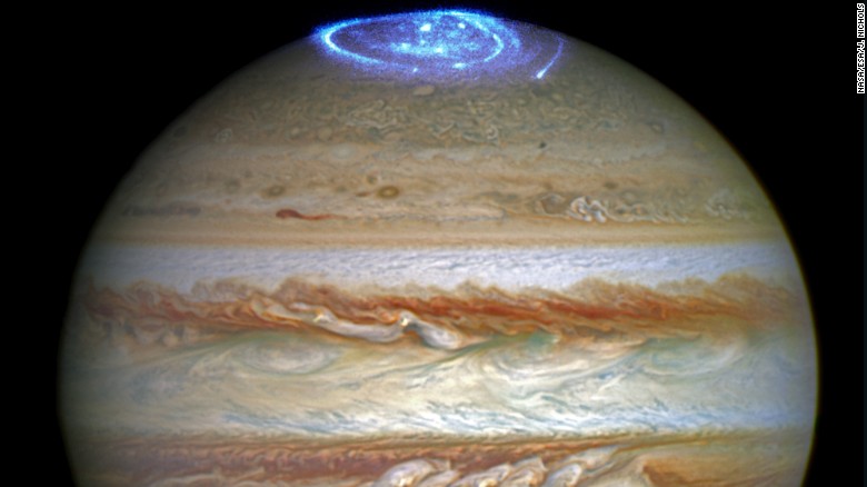 160630231332-hubble-jupiter-juno-auroras-exlarge-169