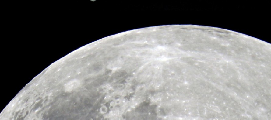 Júpiter coqueteando con la Luna a la vista de todos